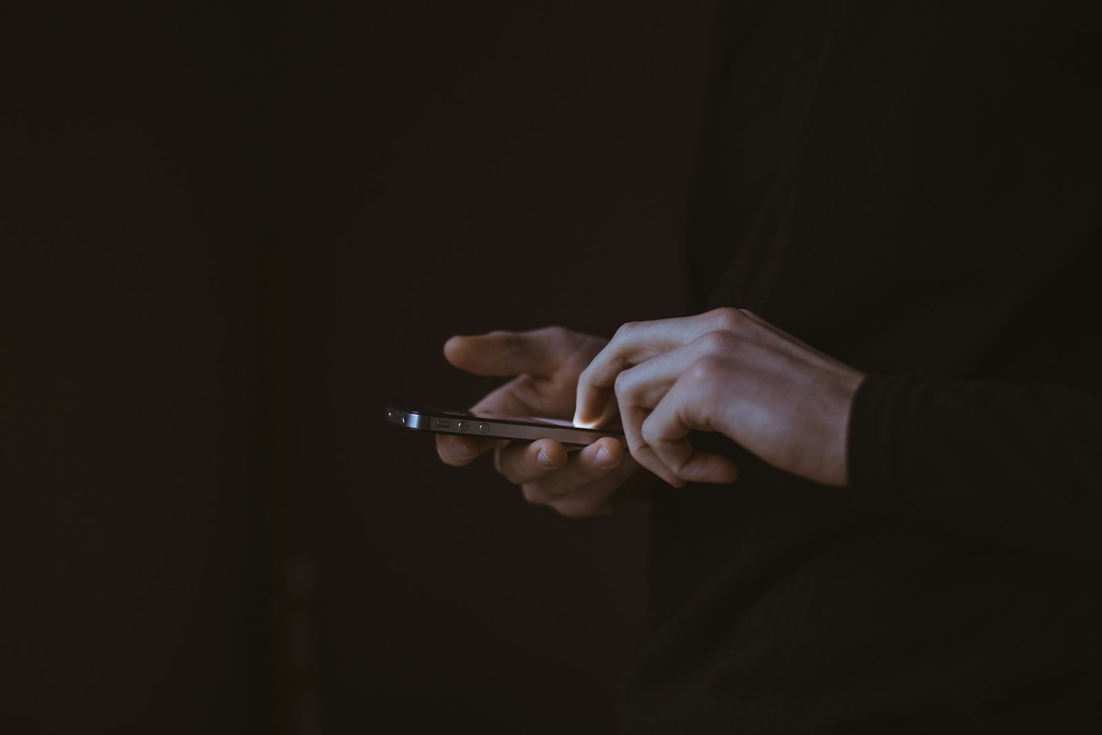Why Is My Hotel Not Getting Bookings? 2 A person typing a fast reply to a guest booking inquiry on a smartphone