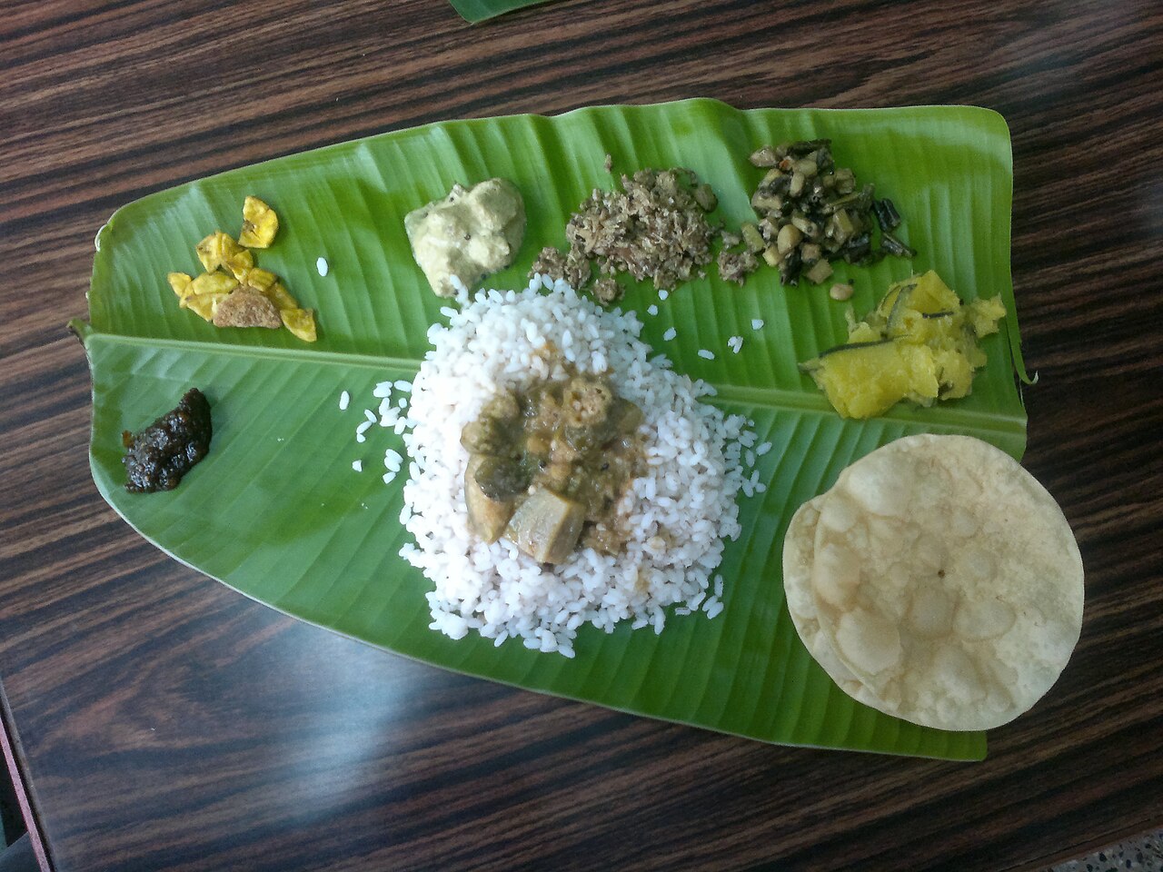 Why Do Hotels Fail in India? The Honest Reasons Nobody Talks About 2 A traditional home-cooked meal served on a banana leaf
